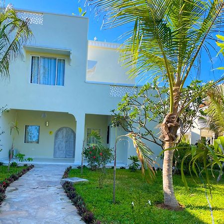 White Villa - Paparemo Beach Watamu Exterior photo